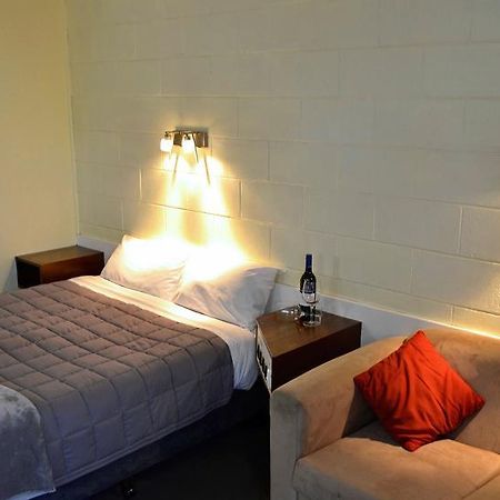 Charles Sturt Motor Inn West Wyalong Exteriör bild
