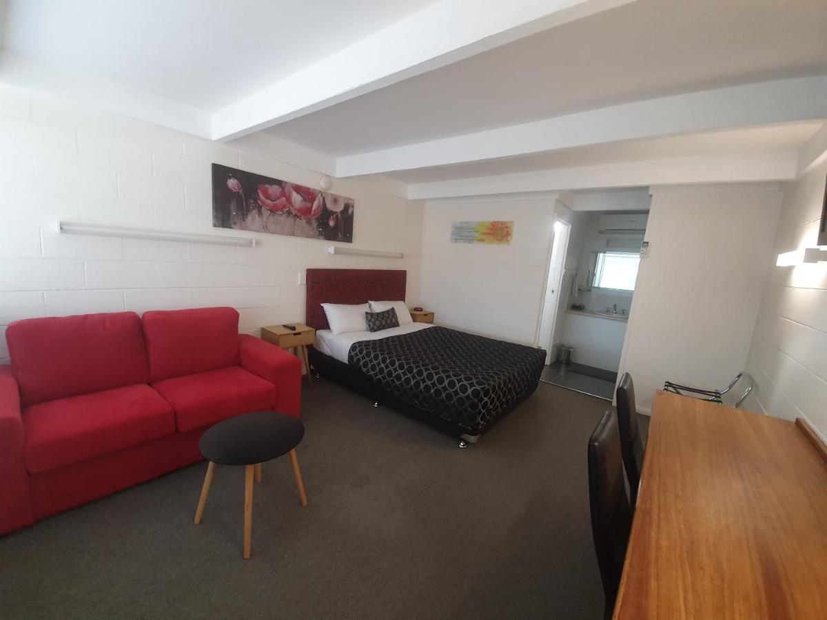 Charles Sturt Motor Inn West Wyalong Exteriör bild