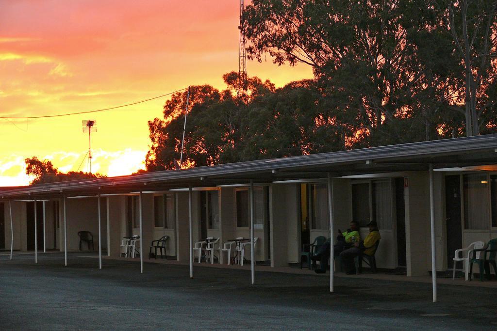 Charles Sturt Motor Inn West Wyalong Exteriör bild