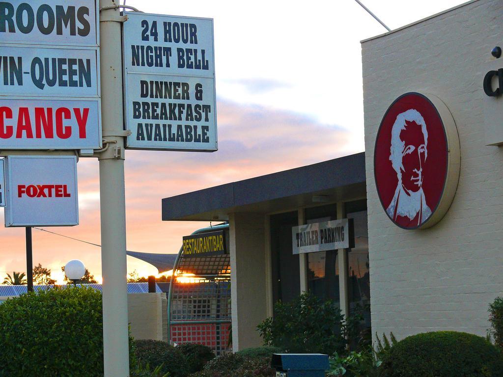 Charles Sturt Motor Inn West Wyalong Exteriör bild