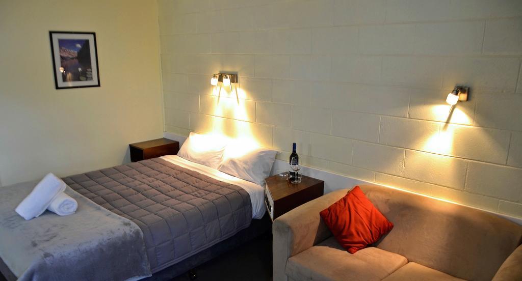 Charles Sturt Motor Inn West Wyalong Exteriör bild